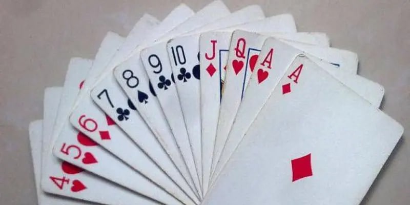 Chia bài và bắt đầu ván tiến lên trực tuyến