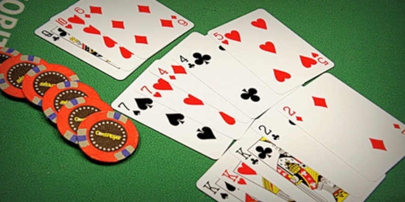 Quan sát đối thủ và giữ heo để chặn bài